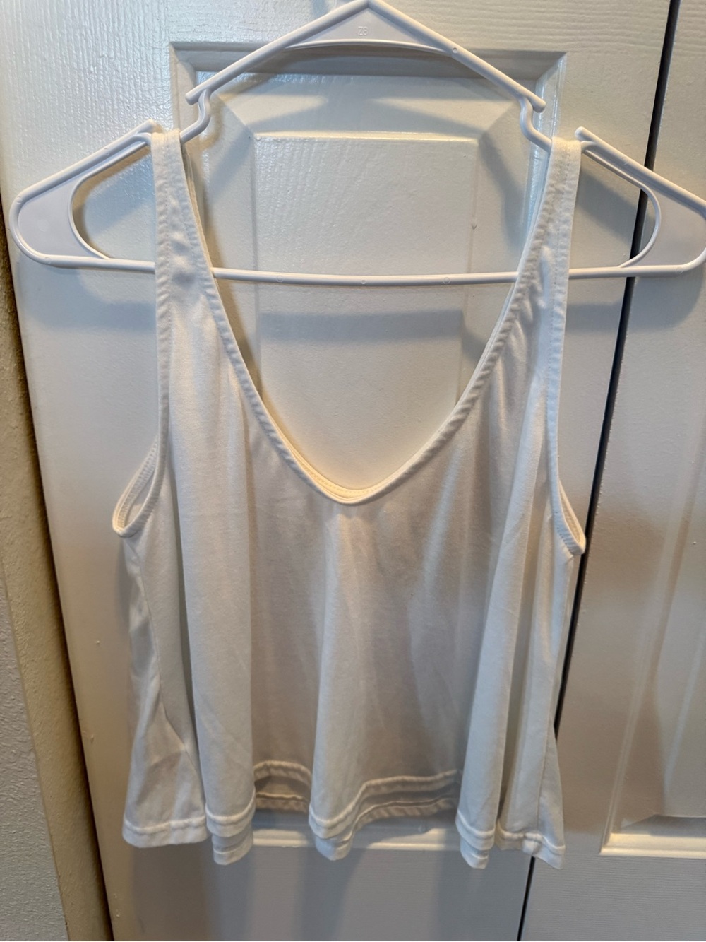 SHEIN White Cropped Scoop Tank Top